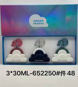 Ariana Grande chmura perfum-3271  